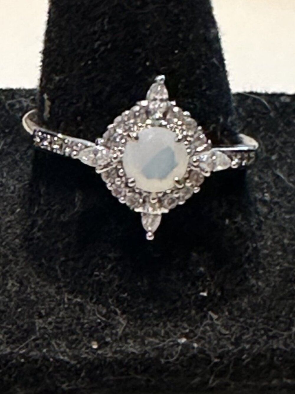 Woman Sz 7 Silver Tone Faux Opal Rhinestone Cocktail Ring Sparkle Star Burst